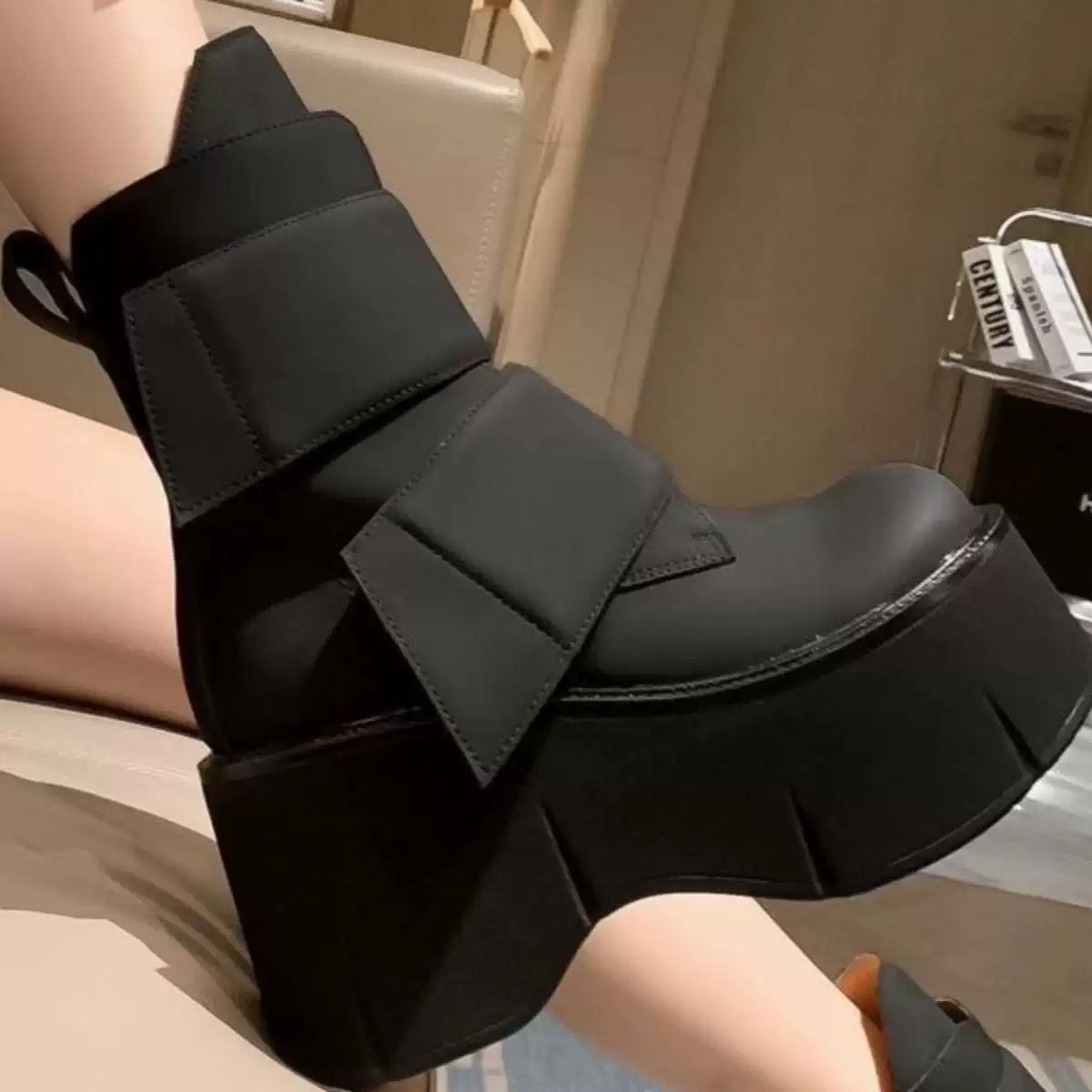 أحذية نسائية جديدة عصرية ومتعد - مراجعة Velcro Hook Loop وسعره