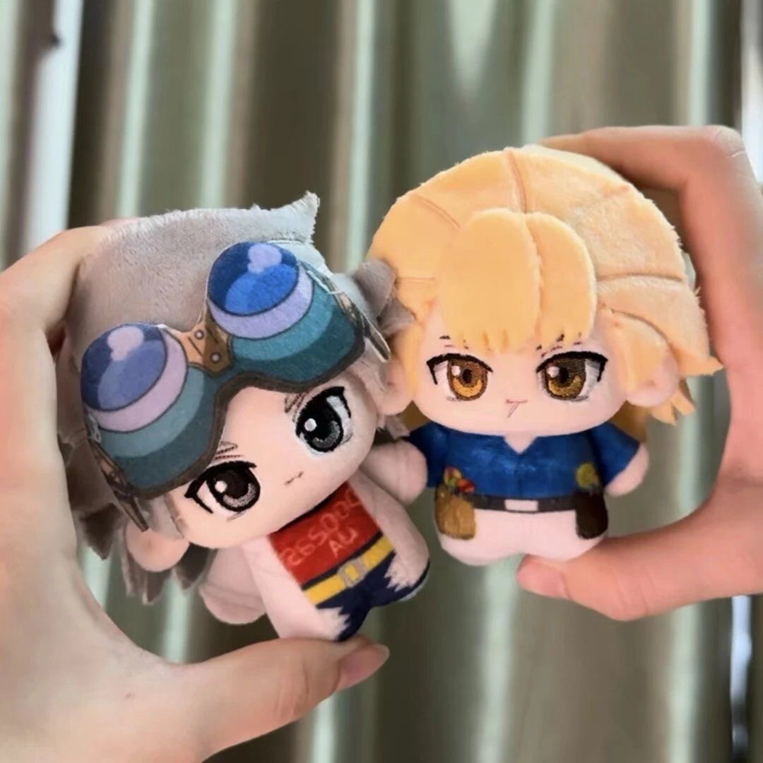 دمية محشوة على شكل شخصية ستانل - مراجعة Cosplay Plushie Prop وسعره