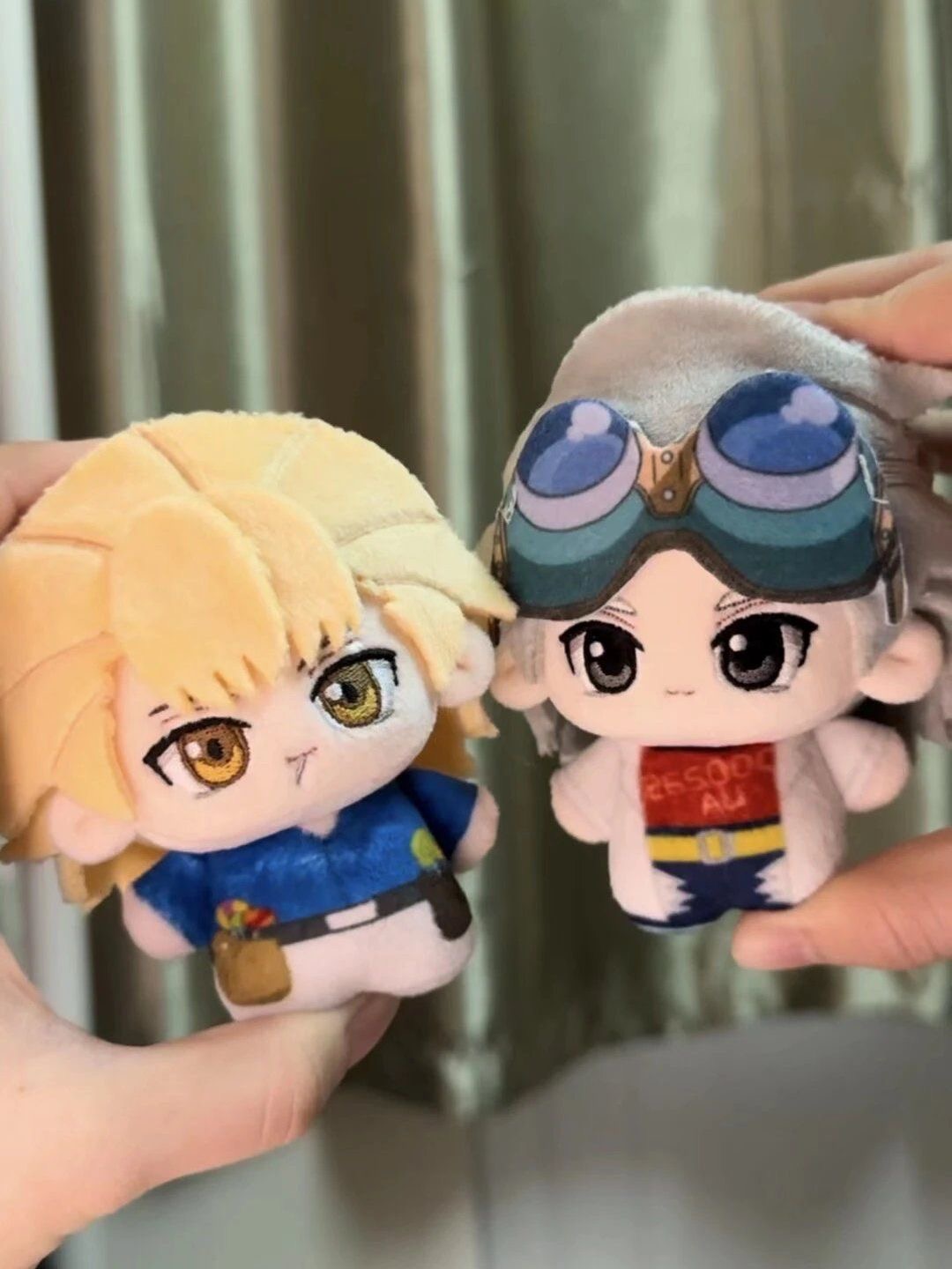 دمية محشوة على شكل شخصية ستانل - مراجعة Cosplay Plushie Prop وسعره