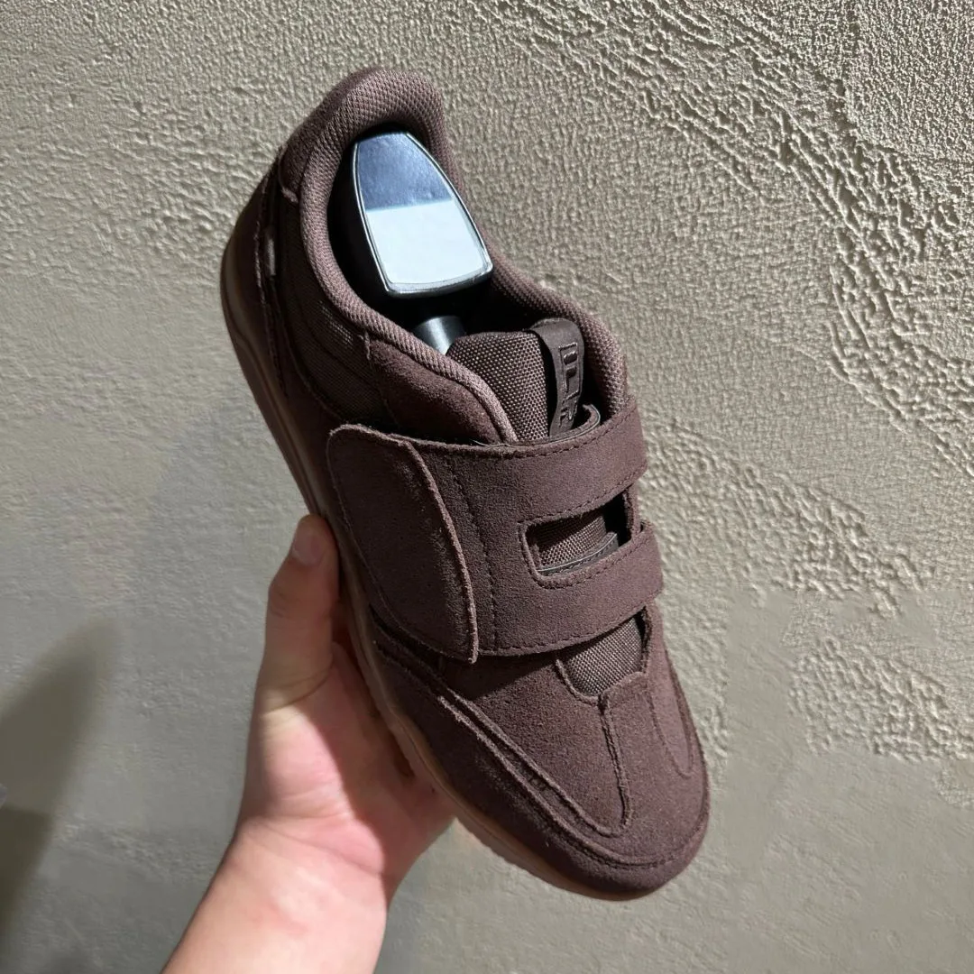 أحذية رياضية نسائية بحزام فيلك - مراجعة Velcro Hook Loop وسعره
